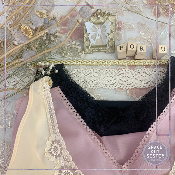 The Vintage Slip Gift Box €28 Subscription